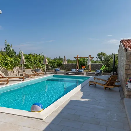 Вилла Luxury With A Swimming Pool Mocici, Dubrovnik - 14900 Чилипи