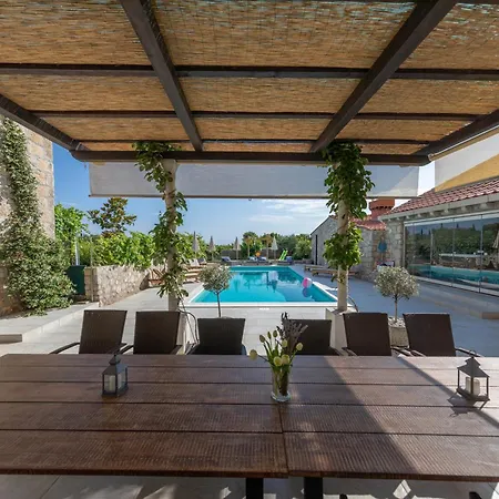 Вилла Luxury With A Swimming Pool Mocici, Dubrovnik - 14900 Чилипи